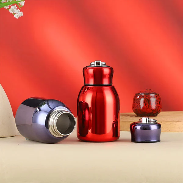 Botol air asli yang terisolasi vakum